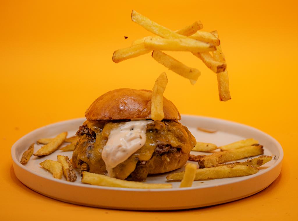 Menu Triple Cheeseburger